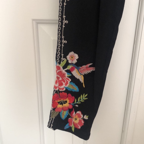 JW Los Angeles Floral Embroidered Black Leggings - Picture 3 of 16